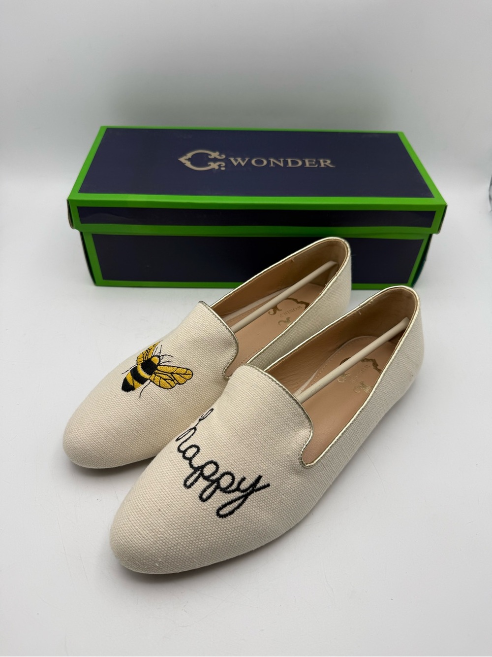 New with Box C Wonder Bee Happy Flats sz 8